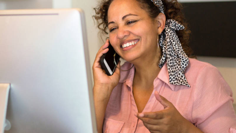 Como Mães e Mulheres podem Sair da CLT, Criar Seu Próprio Negócio no Digital?