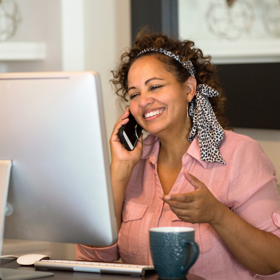 Como Mães e Mulheres podem Sair da CLT, Criar Seu Próprio Negócio no Digital?